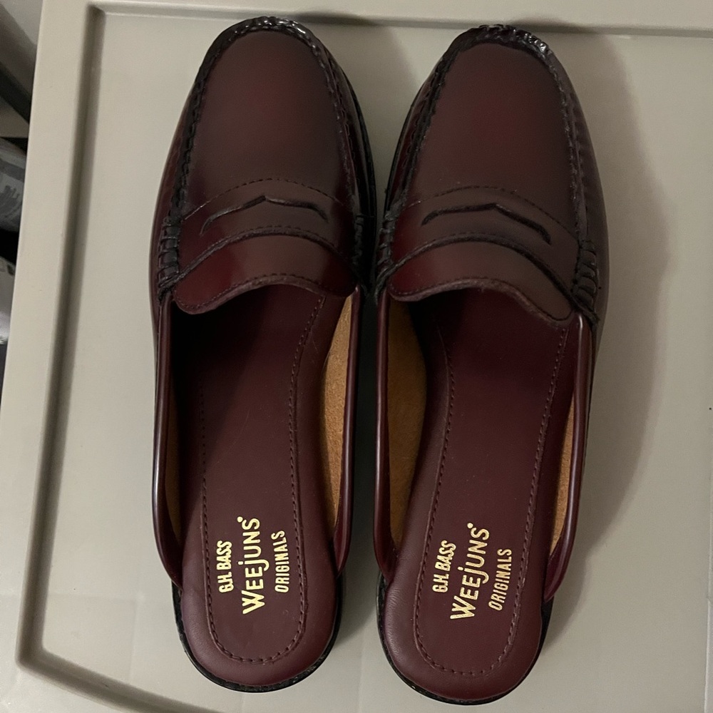 Weejuns Size 8 Mule Burgundy
